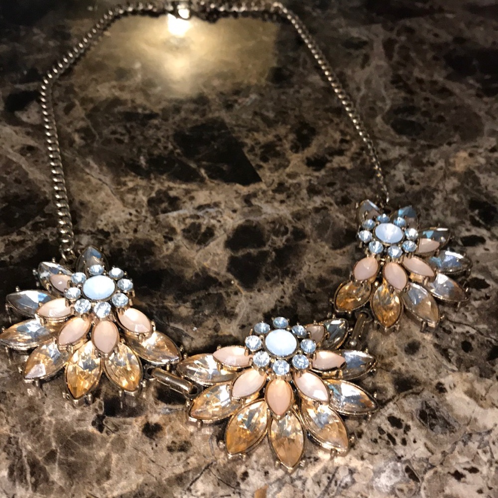 Flower necklace beautiful detailed piece !